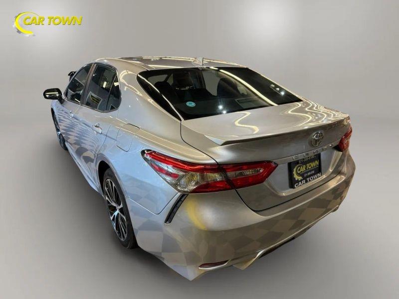 Vehicle photo 12