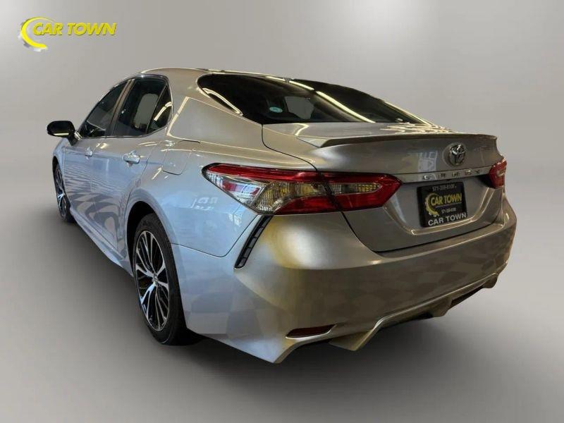 Vehicle photo 13