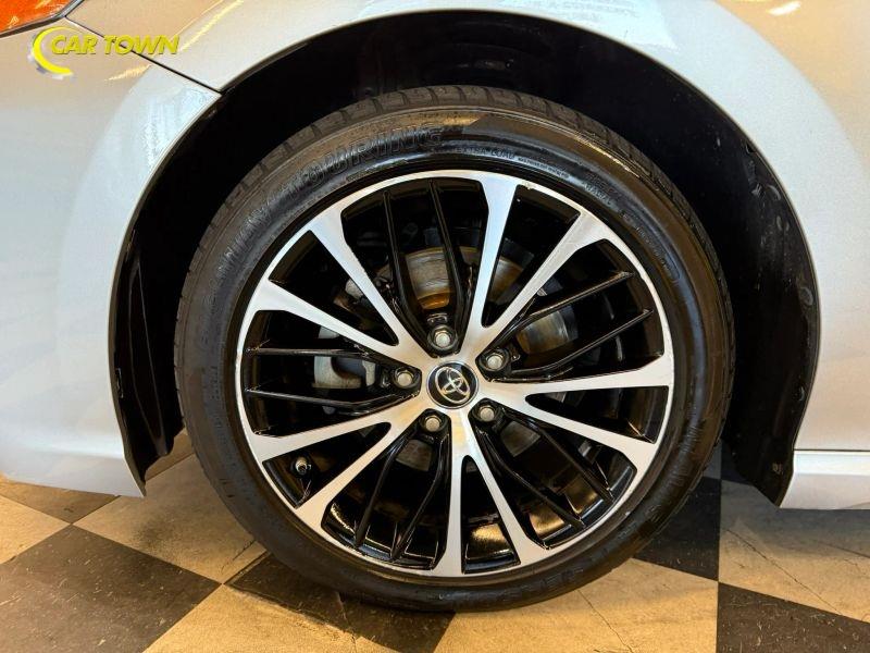 Vehicle photo 15