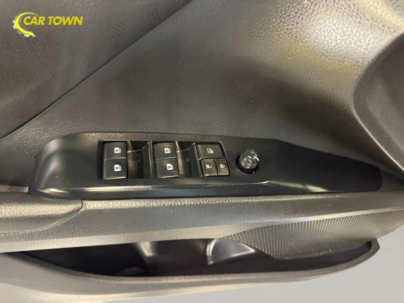 Vehicle photo 19