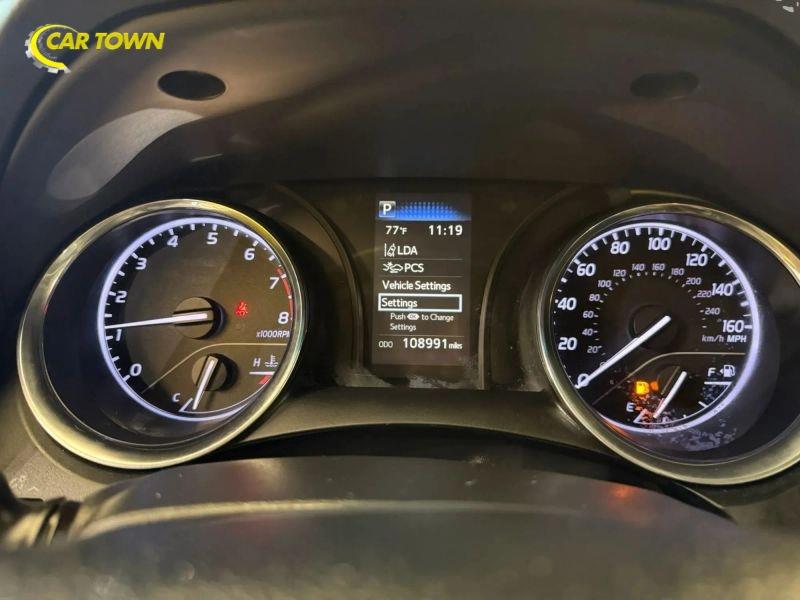 Vehicle photo 26