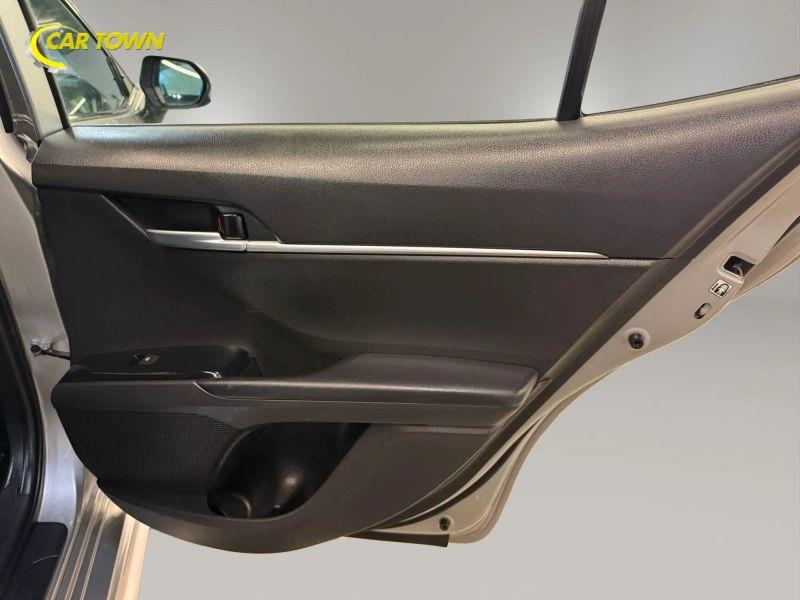 Vehicle photo 32