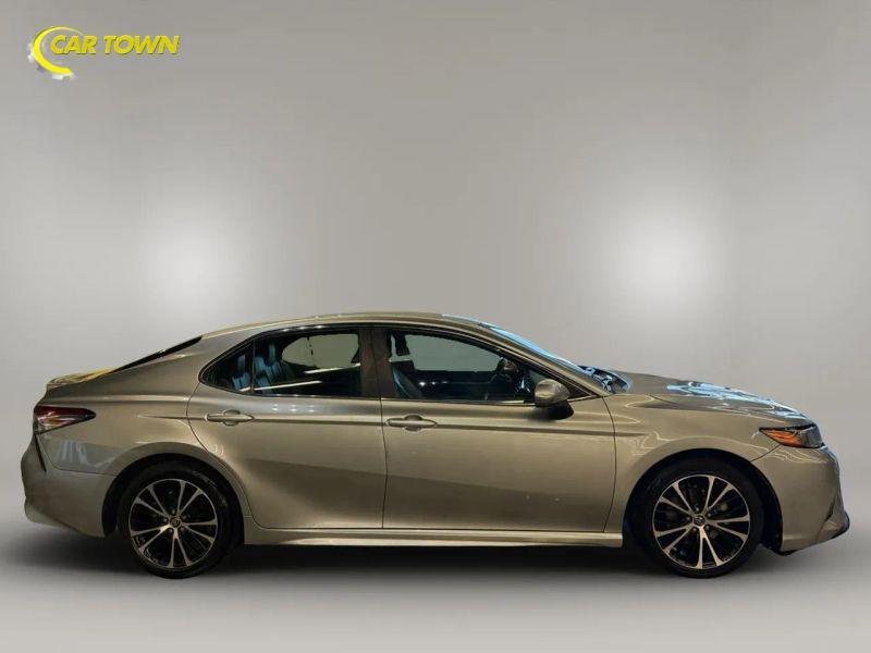 Vehicle photo 7