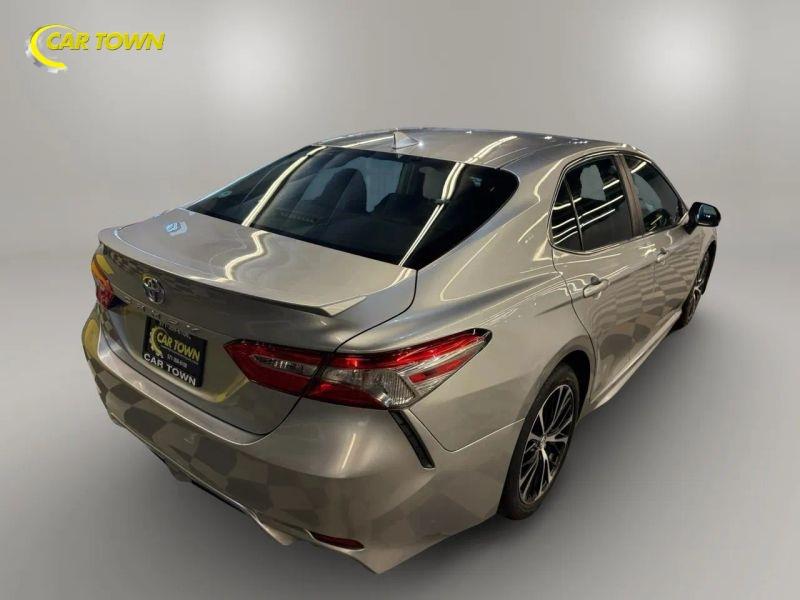 Vehicle photo 8