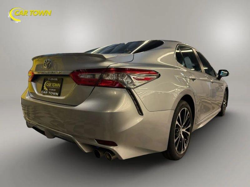 Vehicle photo 9