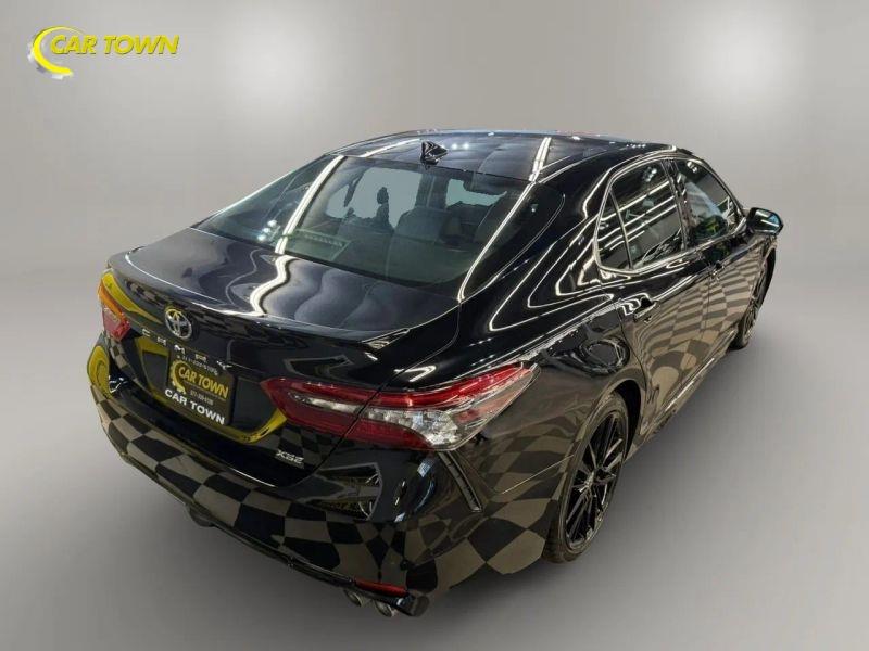 Vehicle photo 10
