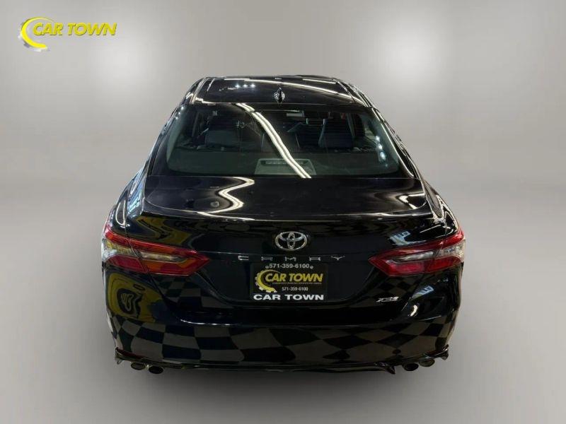 Vehicle photo 12