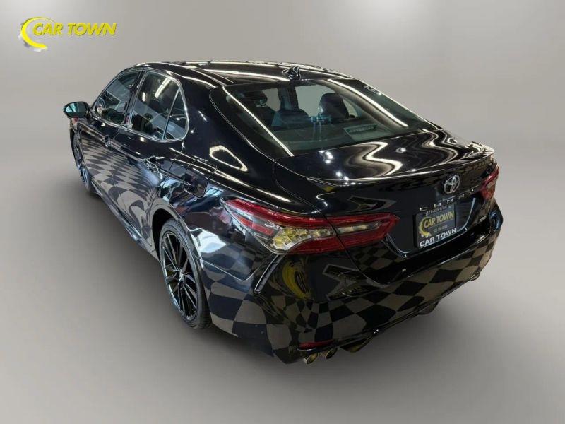 Vehicle photo 14