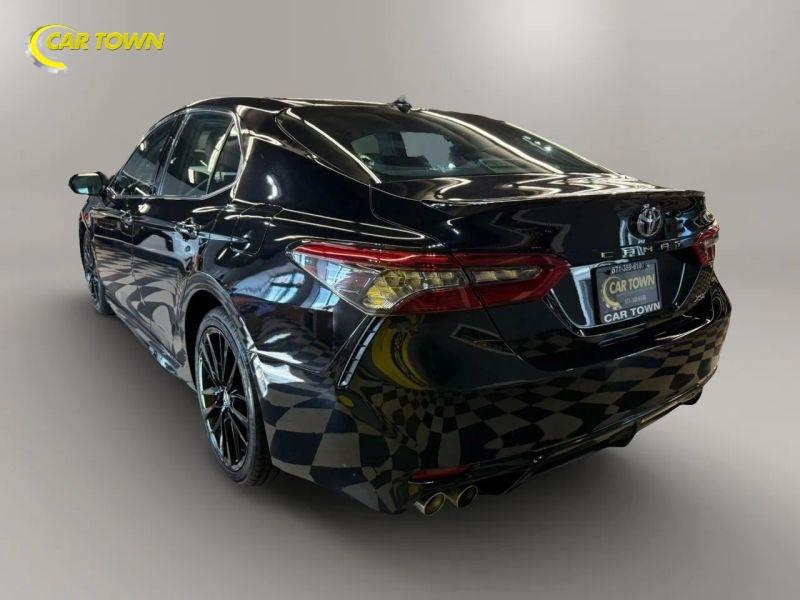 Vehicle photo 15