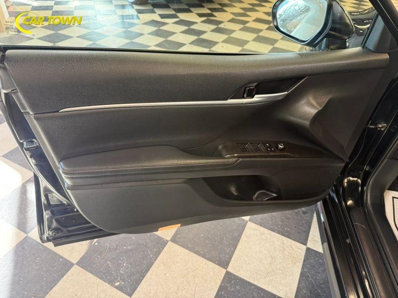 Vehicle photo 22