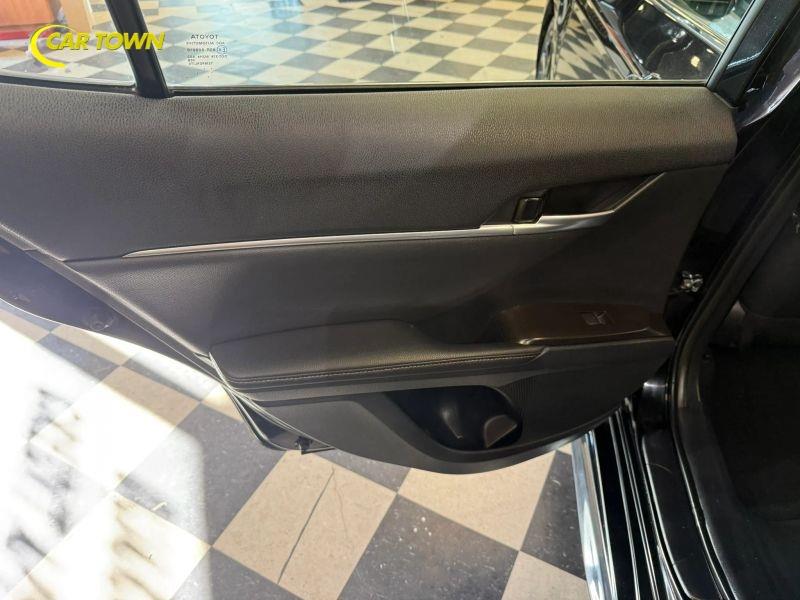 Vehicle photo 23