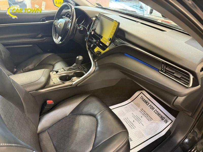 Vehicle photo 25