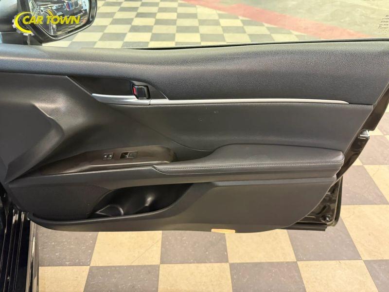 Vehicle photo 28
