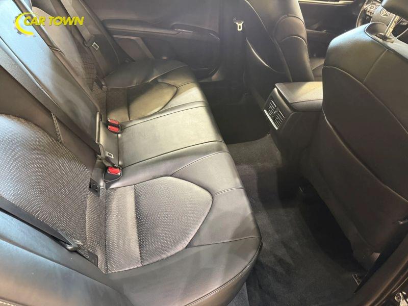 Vehicle photo 29
