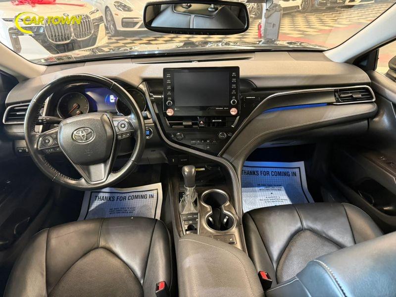 Vehicle photo 30