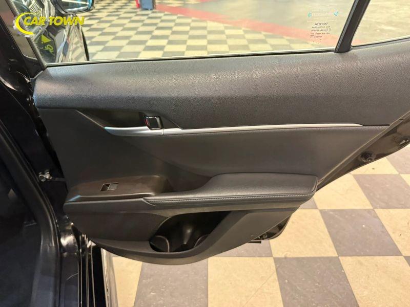 Vehicle photo 31