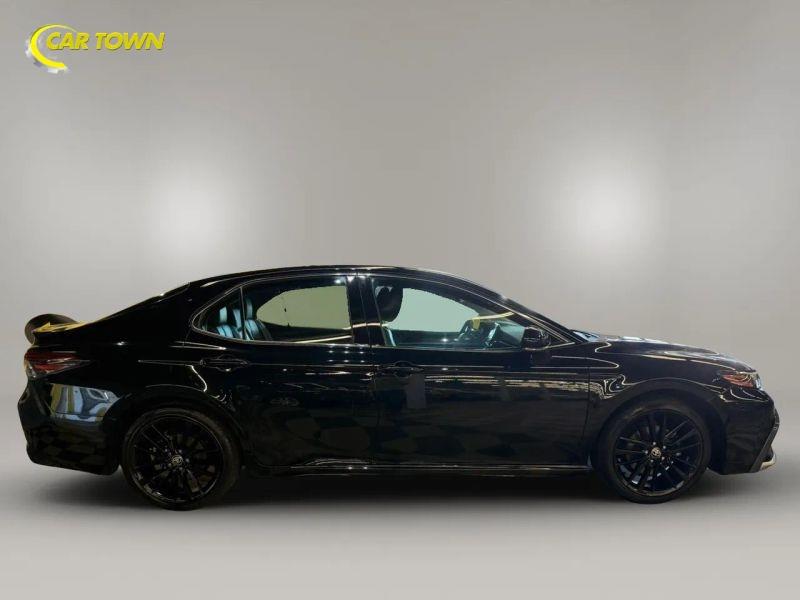 Vehicle photo 9