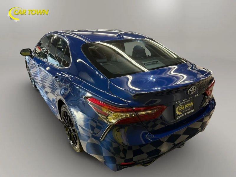 Vehicle photo 12