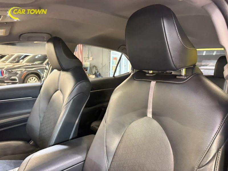 Vehicle photo 17