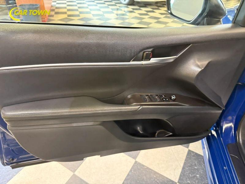 Vehicle photo 19