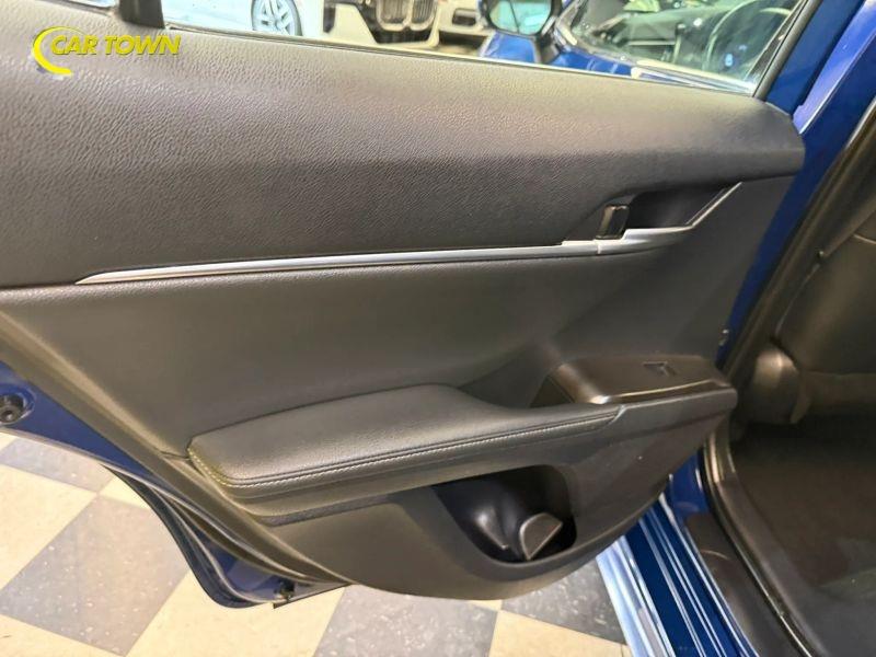 Vehicle photo 24
