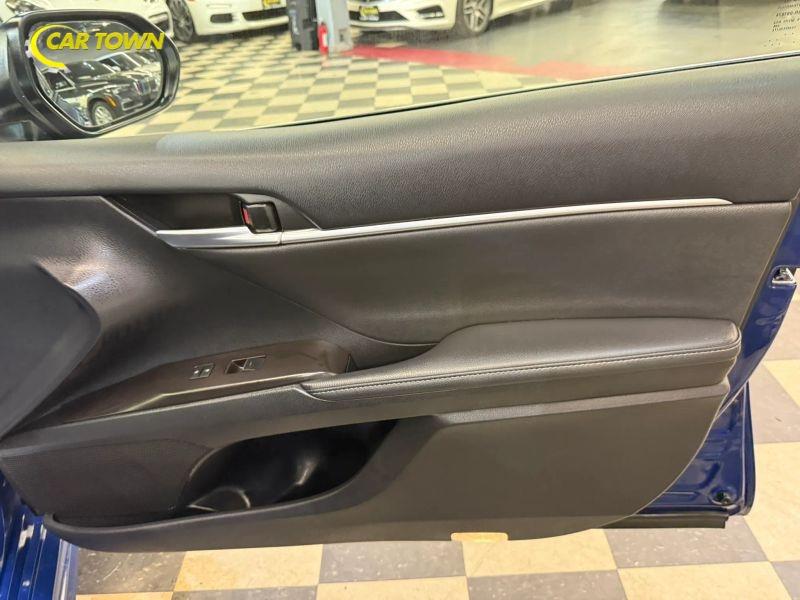 Vehicle photo 28