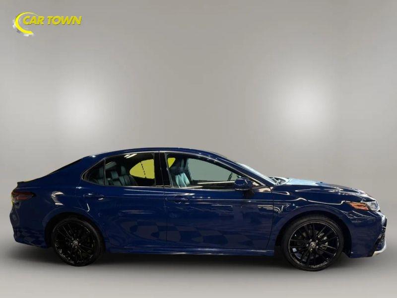Vehicle photo 7