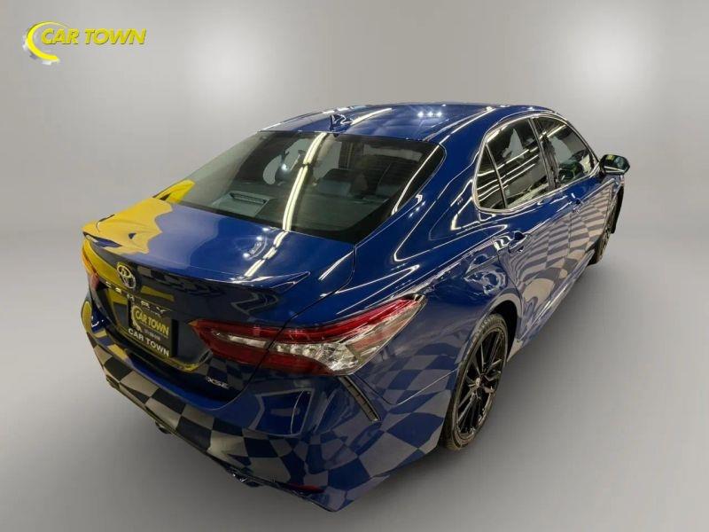 Vehicle photo 8