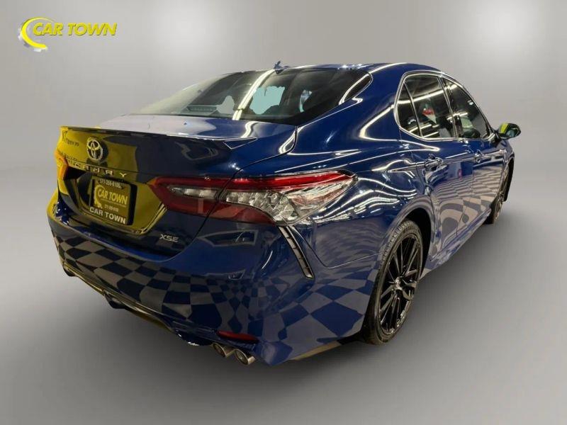 Vehicle photo 9