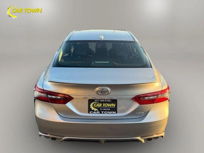 Vehicle photo 10