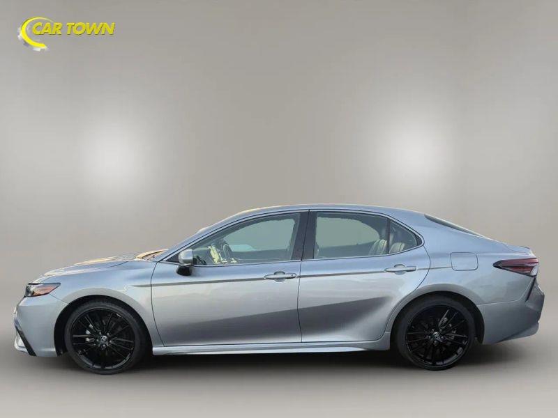 Vehicle photo 14