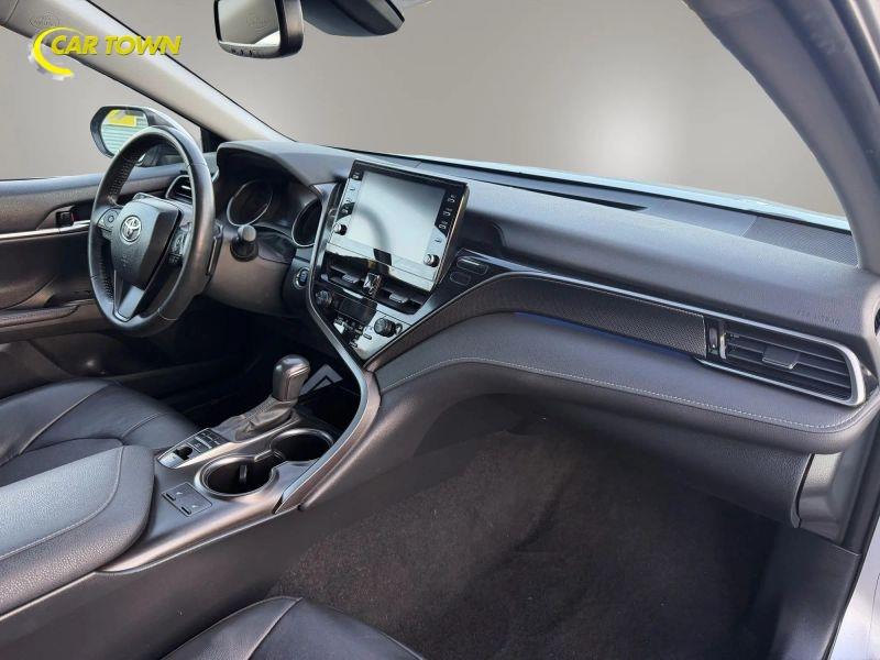 Vehicle photo 18