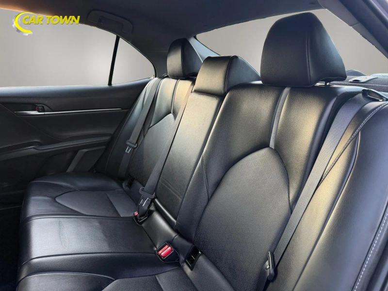 Vehicle photo 23