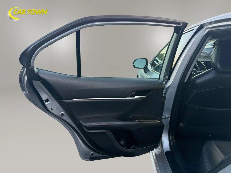 Vehicle photo 24