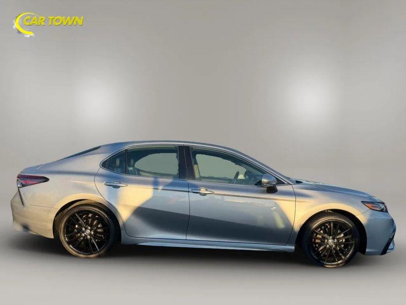 Vehicle photo 7