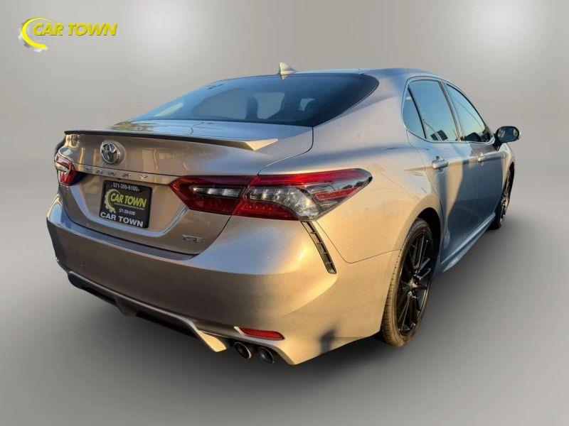 Vehicle photo 9