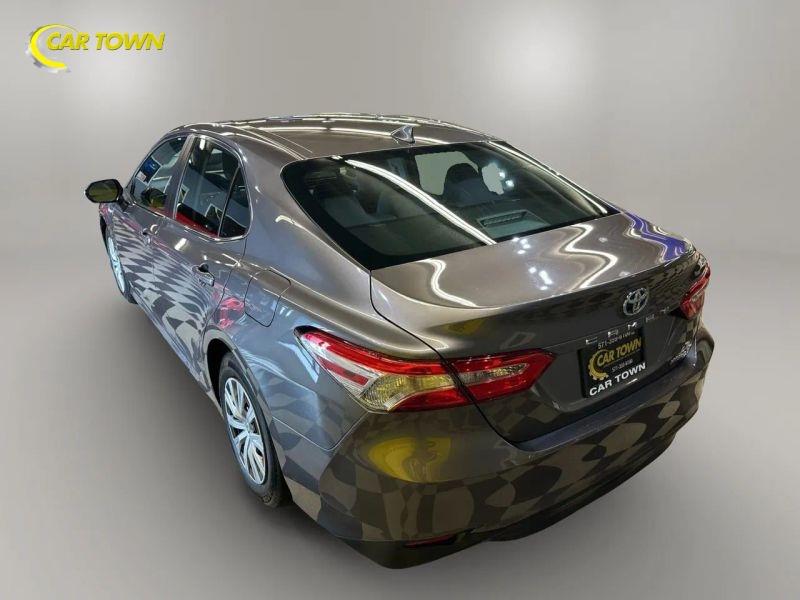 Vehicle photo 12