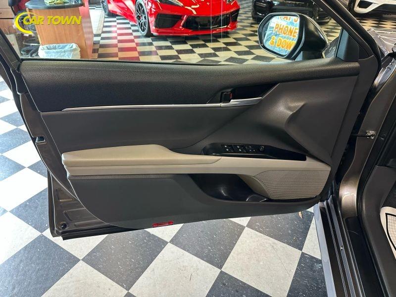 Vehicle photo 16