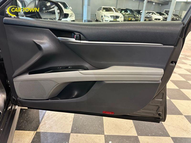 Vehicle photo 21