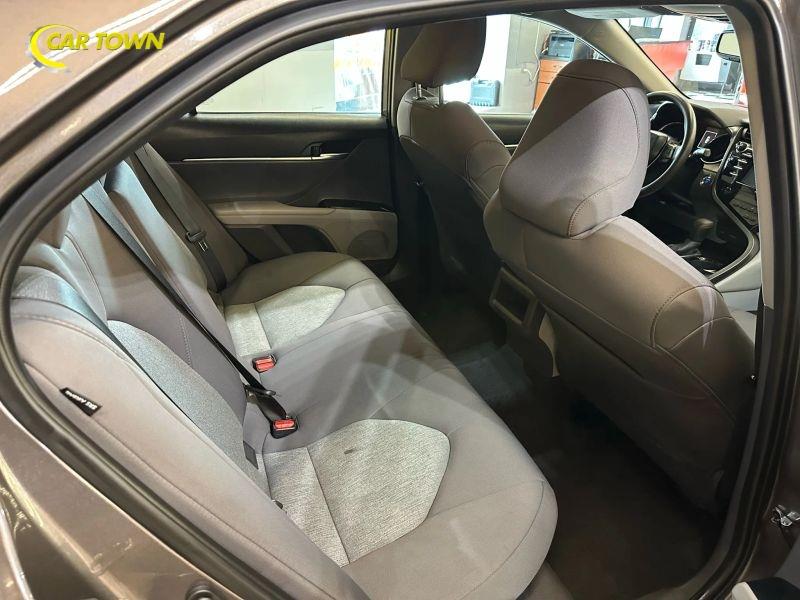 Vehicle photo 23
