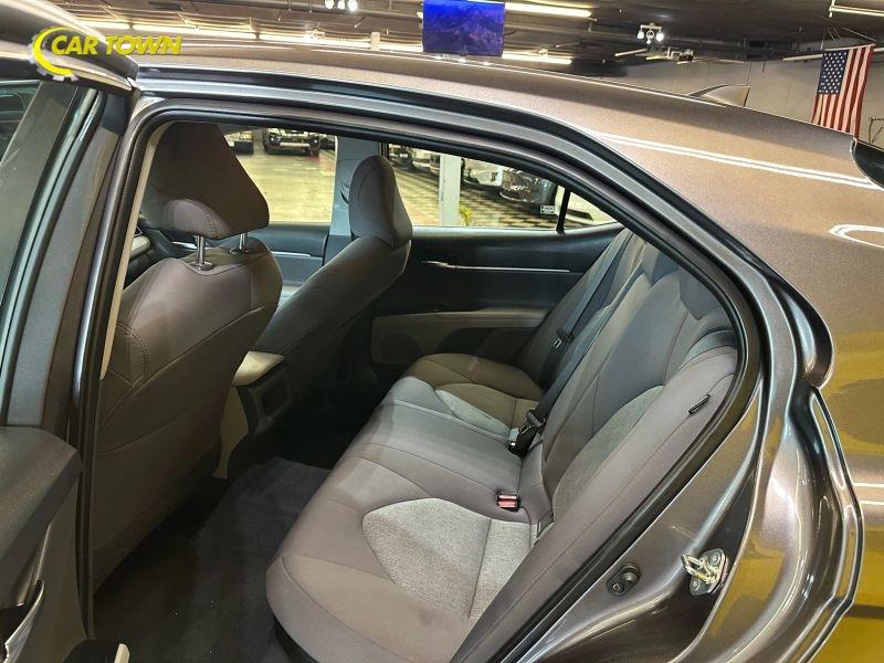 Vehicle photo 29
