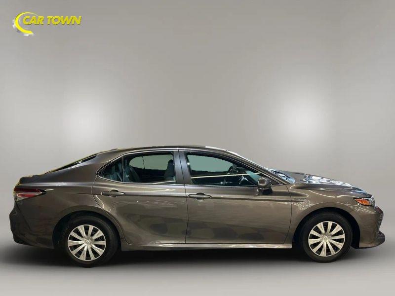 Vehicle photo 7