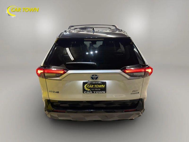 Vehicle photo 10