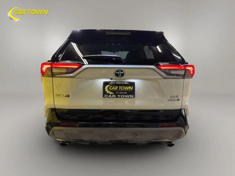 Vehicle photo 11