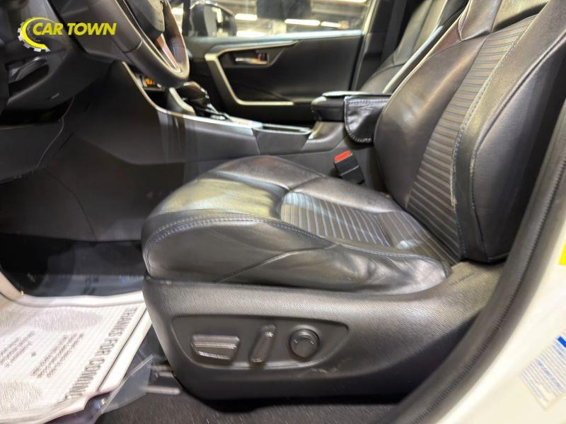 Vehicle photo 18