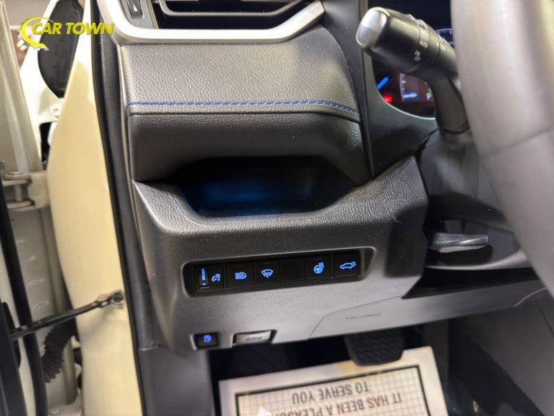 Vehicle photo 19