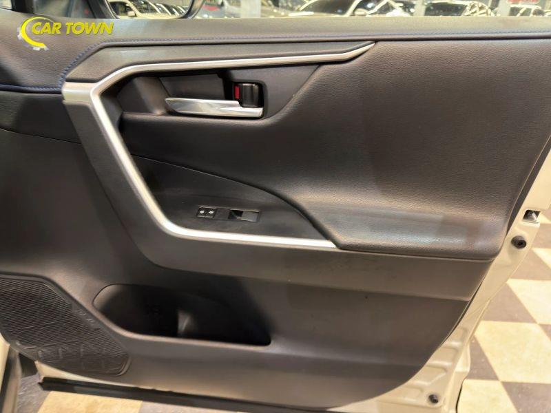 Vehicle photo 22