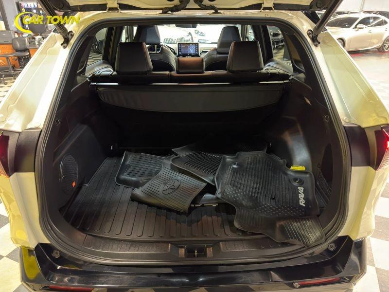 Vehicle photo 26