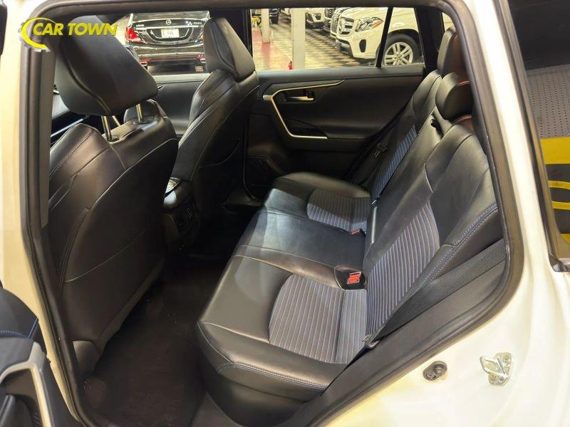 Vehicle photo 27
