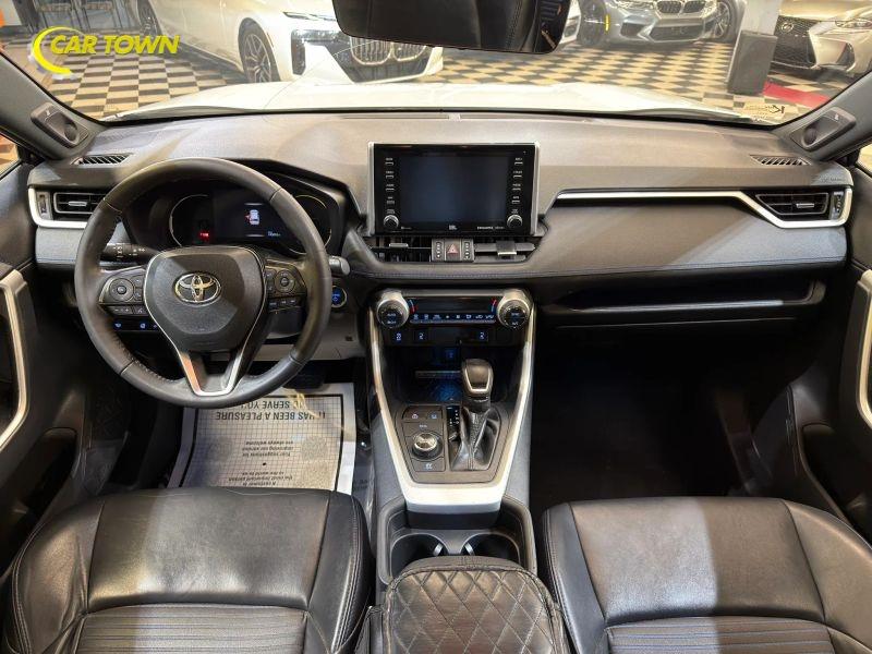 Vehicle photo 30